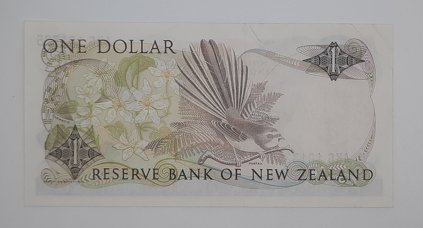 1985 Reserve Bank of New Zealand - $1 (One) NZD Dollar Banknote Serial No. AKG 101325 P-169b