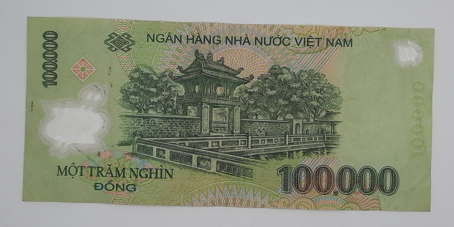 2010 Vietnam, Cong Hoa Xa Hoi Chu Nghia - 100000 Vietnamese Dong Banknote P-122g Serial No. JO 10597689