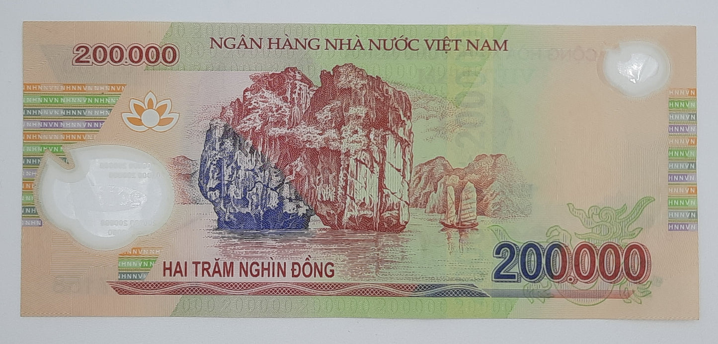 2010 Vietnam, Cong Hoa Xa Hoi Chu Nghia - 200000 Vietnamese Dong Banknote P-123d Serial No. NJ 10147158