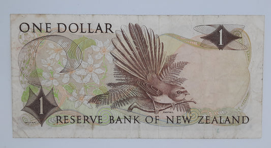 1975 - Reserve Bank of New Zealand - $1 (One) NZD Dollar Banknote, Serial No. E22 874358 P-163c