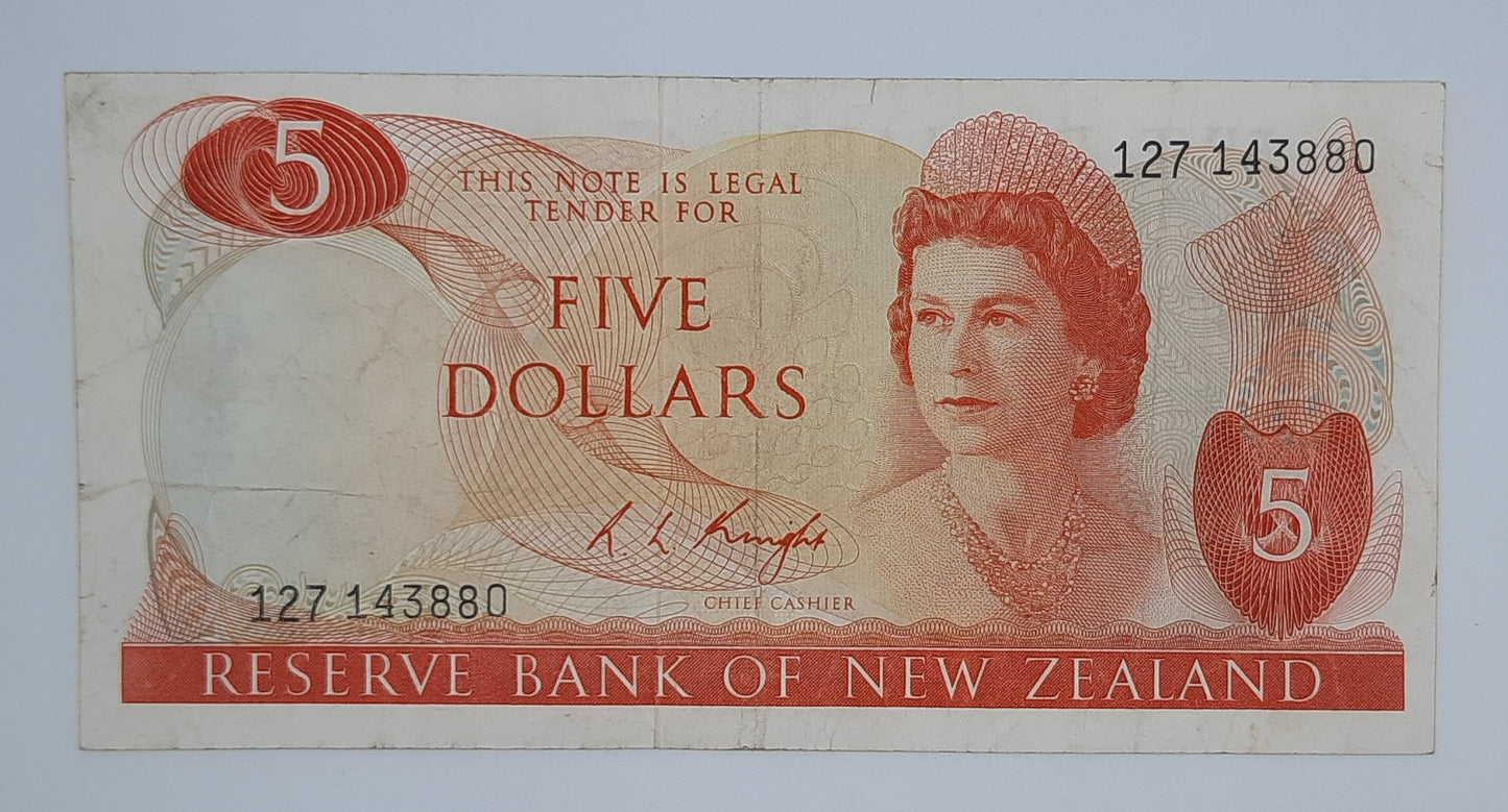 1975 Reserve Bank of New Zealand - $10 (Ten) NZD Dollar Banknote, Serial No. 127 143880 P-165c