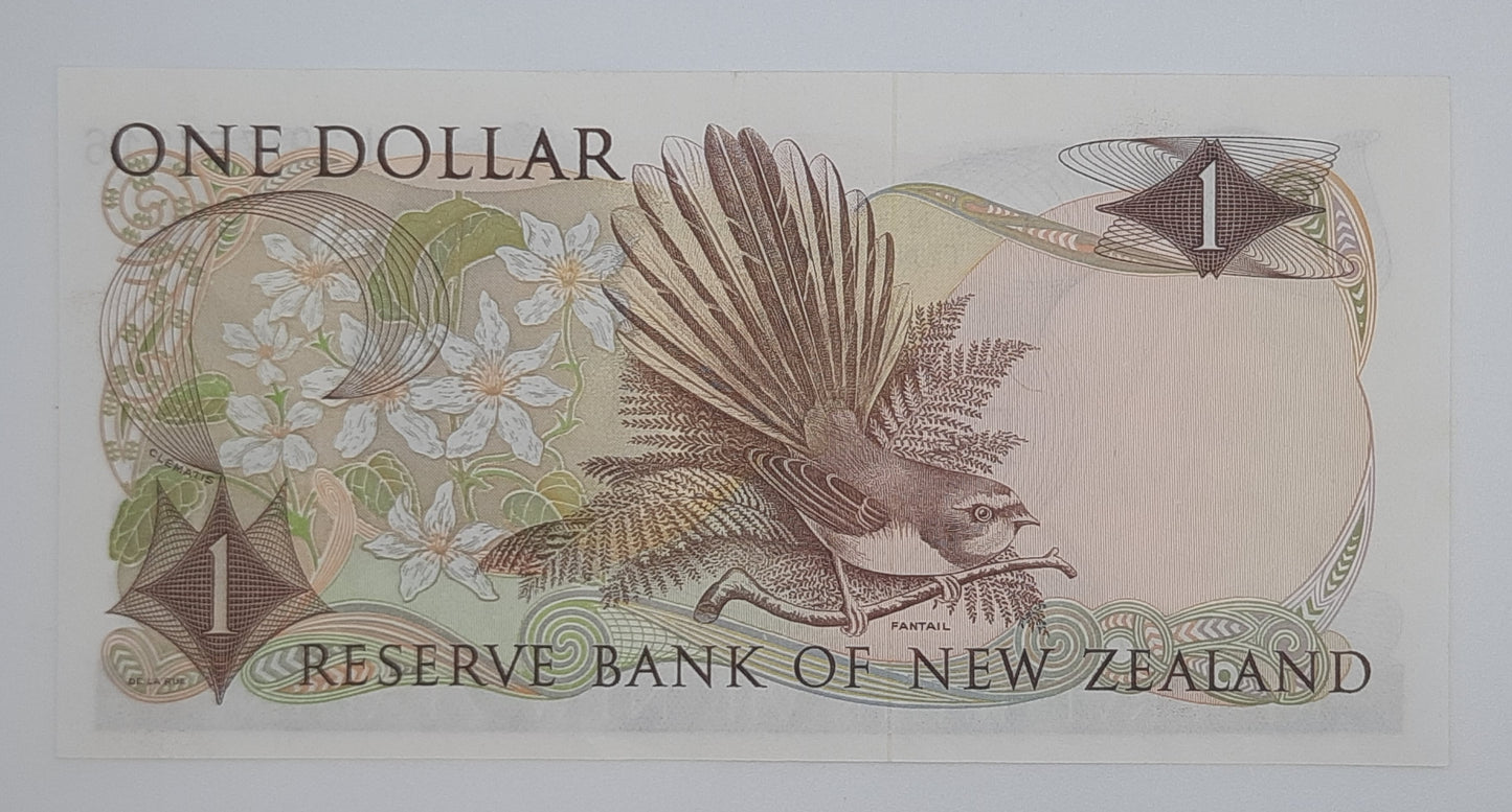 1977 Reserve Bank of New Zealand - $1 (One) NZD Dollar Banknote Serial No. L29 757216 P-163d