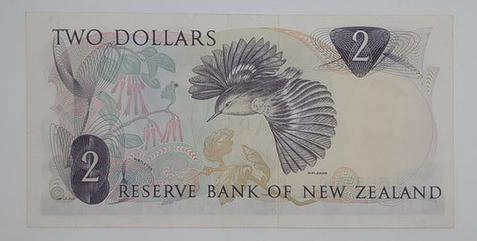 1975 Reserve Bank of New Zealand - $2 (Two) NZD Dollars Banknote Serial No. 2H3 659090 P-164c