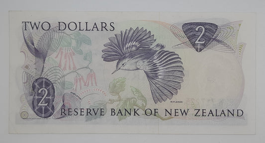 1985 Reserve Bank of New Zealand - $2 (Two) NZD Dollars Banknote Serial No. EKK 717225 P-170b