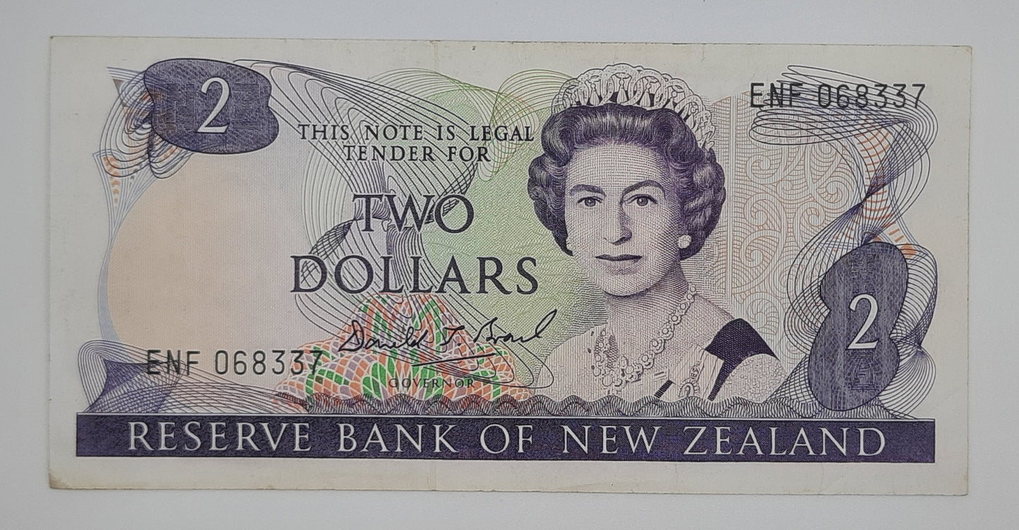 1989 Reserve Bank of New Zealand - $2 (Two) NZD Dollars Banknote Serial No. ENF 068337 P-170c