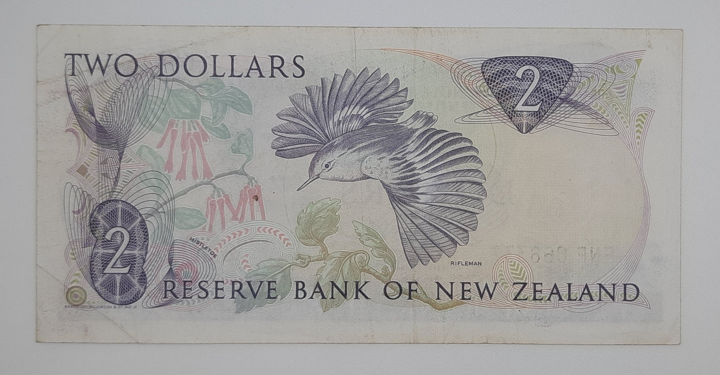 1989 Reserve Bank of New Zealand - $2 (Two) NZD Dollars Banknote Serial No. ENF 068337 P-170c