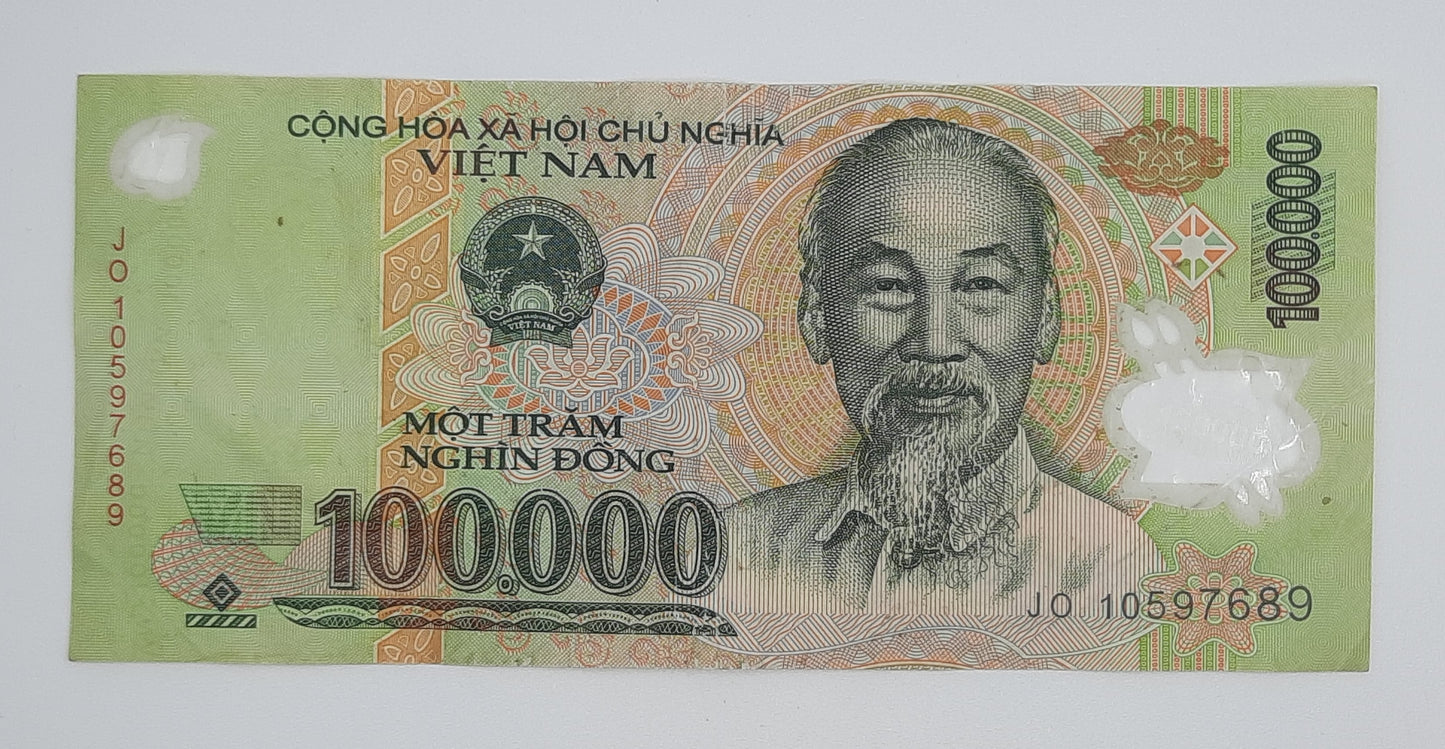2010 Vietnam, Cong Hoa Xa Hoi Chu Nghia - 100000 Vietnamese Dong Banknote P-122g Serial No. JO 10597689