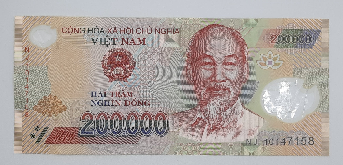 2010 Vietnam, Cong Hoa Xa Hoi Chu Nghia - 200000 Vietnamese Dong Banknote P-123d Serial No. NJ 10147158