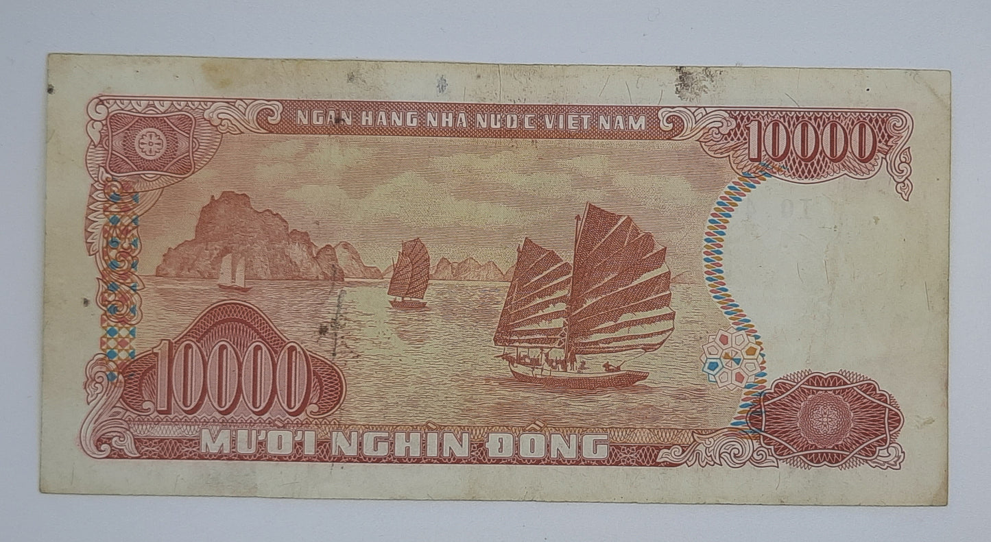 1993 Vietnam, Cong Hoa Xa Hoi Chu Nghia - 10000 Vietnamese Dong Banknote P-109 Serial No. IQ 4409765